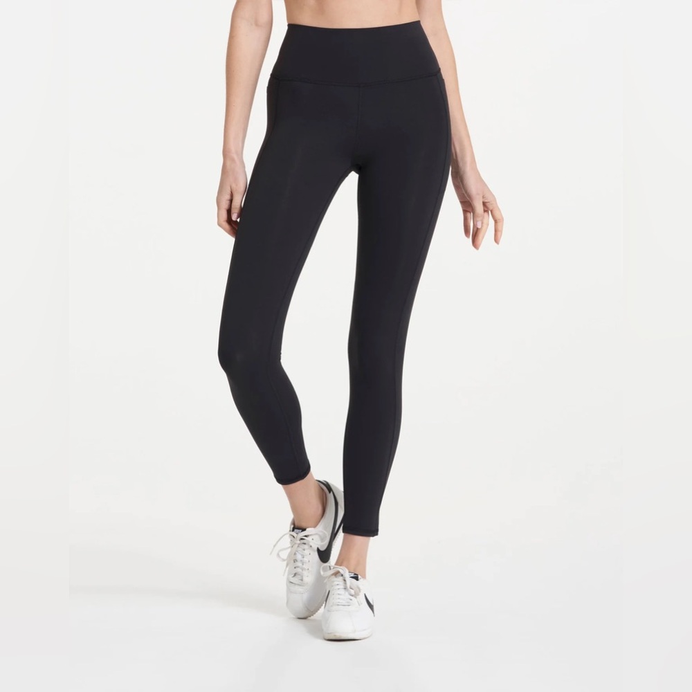 Vuori Women’s Classic Black Studio Pocket Leggings Short Inseam Size Large - Picture 5 of 14
